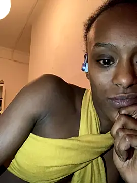    Hannah    online show from November 29, 5:40 am