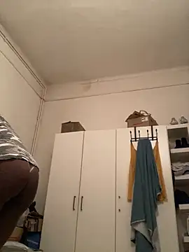    Hannah    online show from December 23, 10:47 am