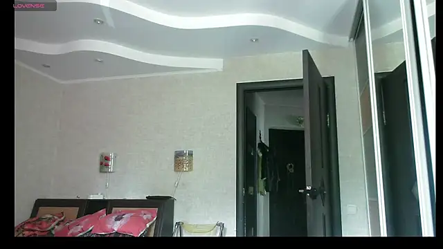 Kelly Flurr online show from June 9, 8:04 am