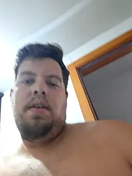 Snapshot of Leoon98 chatting on March 3, 4:03 pm Leoon98 online show from March 3, 4:03 pm