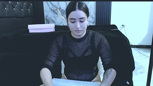 NoaLeon21 online show from April 1, 7:00 pm