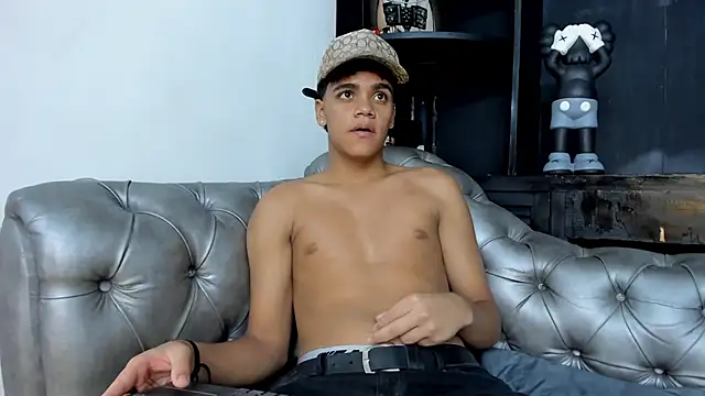 Isaac Collins  online show from November 28, 7:58 pm