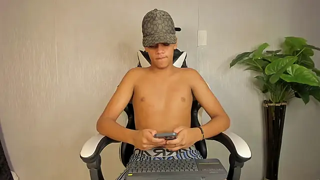 Isaac Collins  online show from December 18, 8:41 am