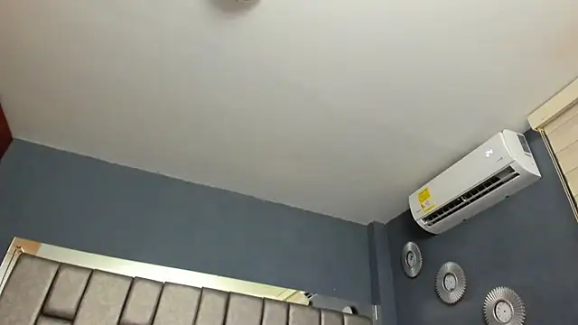 Snapshot of IsaSantoDomingo chatting on December 13, 11:55 pm IsaSantoDomingo online show from December 13, 11:55 pm