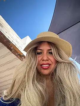 IsaSantoDomingo online show from November 29, 2:17 pm