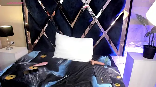 valentina lenoxx online show from December 13, 8:04 pm