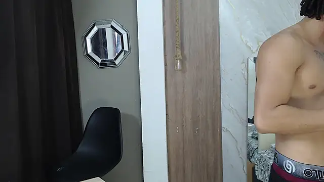 Snapshot of kim_curlyy chatting on February 22, 1:24 pm kim curlyy online show from February 22, 1:24 pm