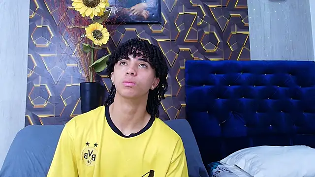Snapshot of kim_curlyy chatting on July 4, 3:16 pm kim curlyy online show from July 4, 3:16 pm