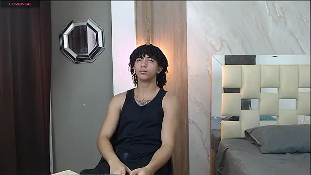 kim curlyy online show from March 10, 1:37 pm