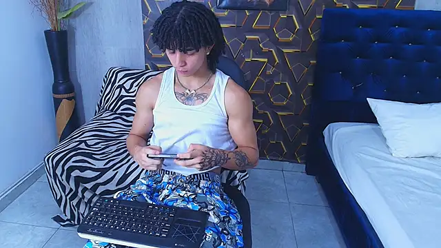 Snapshot of kim_curlyy chatting on June 4, 5:17 pm kim curlyy online show from June 4, 5:17 pm