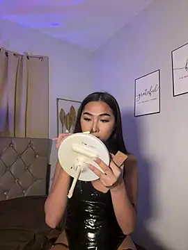 Diannellove online show from February 24, 5:25 pm