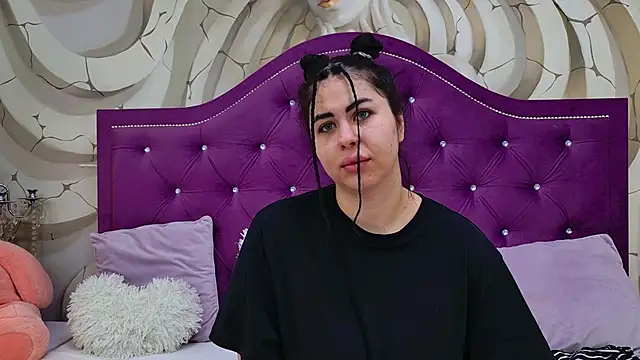 Snapshot of MegaBoobsDeee chatting on March 3, 5:36 am MegaBoobsDeee online show from March 3, 5:36 am