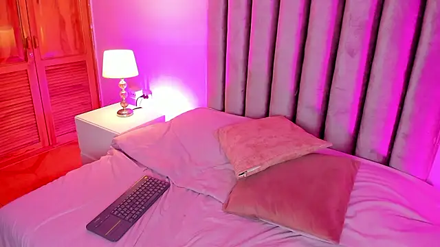 Snapshot of Little_Angelica18 chatting on February 10, 6:18 pm Little Angelica18 online show from February 10, 6:18 pm