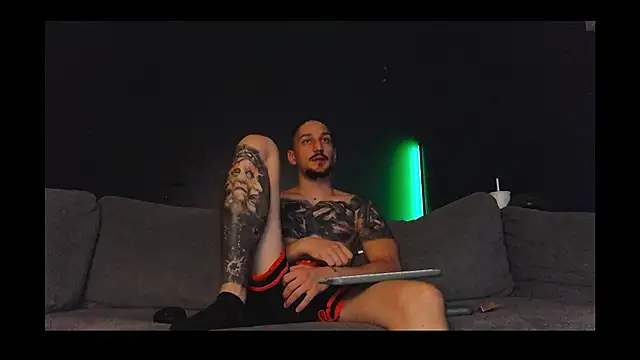 Snapshot of huntingod chatting on November 29, 7:36 pm huntingod online show from November 29, 7:36 pm