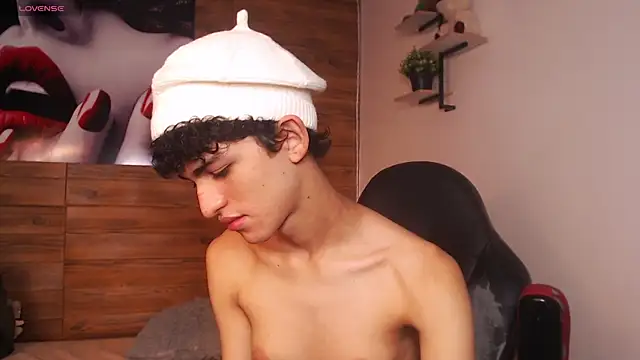 Snapshot of Michaelkoiv chatting on February 22, 11:34 am Michaelkoiv online show from February 22, 11:34 am