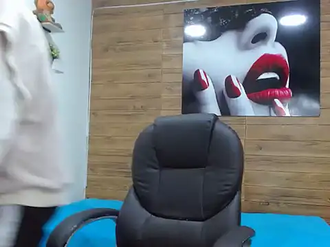 Snapshot of Michaelkoiv chatting on December 5, 12:26 pm Michaelkoiv online show from December 5, 12:26 pm