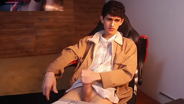 Snapshot of Michaelkoiv chatting on January 15, 12:30 pm Michaelkoiv online show from January 15, 12:30 pm