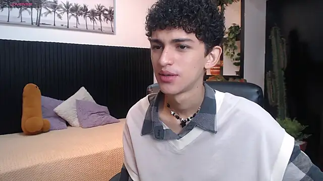 Snapshot of Michaelkoiv chatting on December 17, 12:32 pm Michaelkoiv online show from December 17, 12:32 pm