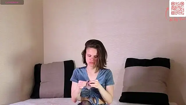Snapshot of AlexaLurexx chatting on May 15, 8:23 am AlexaLurexx online show from May 15, 8:23 am
