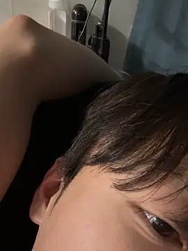 Snapshot of powq05 chatting on February 28, 2:06 pm powq05 online show from February 28, 2:06 pm