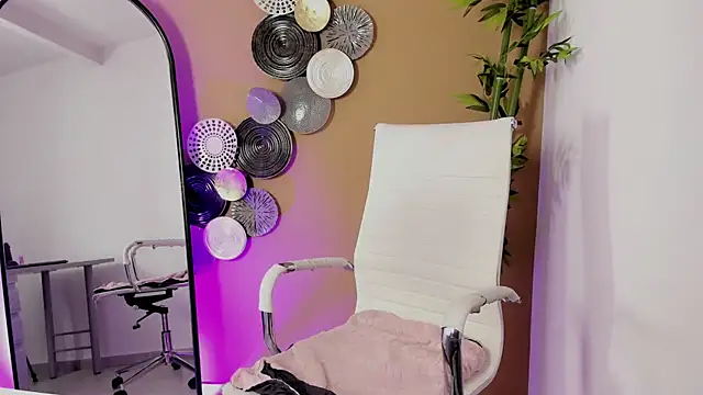 luna cute   online show from January 14, 7:50 pm