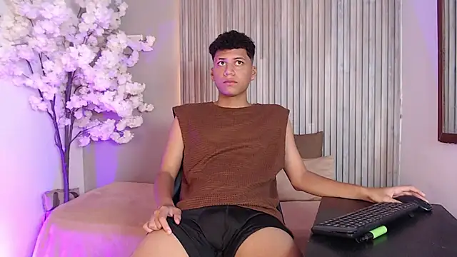 Snapshot of Andrey_Lev1 chatting on November 27, 7:47 pm Andrey Lev1 online show from November 27, 7:47 pm