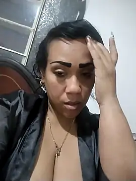 Snapshot of KarolWest_ chatting on December 19, 1:53 am KarolWest online show from December 19, 1:53 am