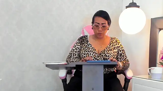 Snapshot of KarolWest_ chatting on December 20, 12:52 pm KarolWest online show from December 20, 12:52 pm