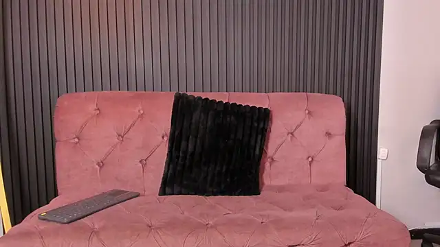 Snapshot of KarolWest_ chatting on January 13, 11:58 am KarolWest online show from January 13, 11:58 am