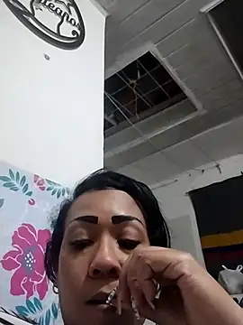 Snapshot of KarolWest_ chatting on December 18, 1:00 am KarolWest online show from December 18, 1:00 am