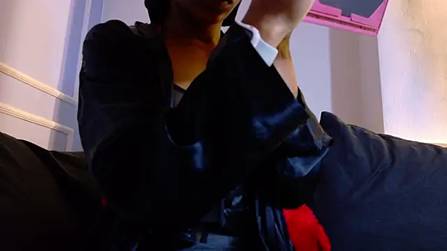 GenesisJordan online show from December 17, 11:59 am