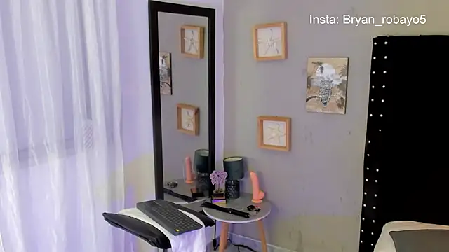 Bryan robayo5 online show from April 4, 11:17 am