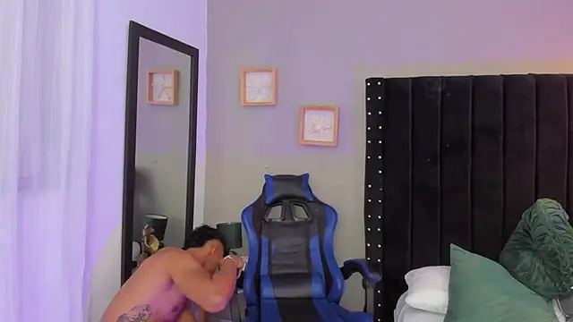 Bryan robayo5 online show from December 3, 11:31 am