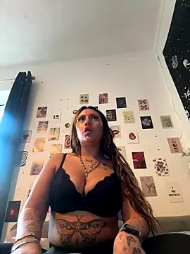 lunabaddie online show from November 26, 8:58 am