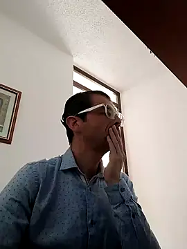 Fuegosutil online show from December 3, 6:51 pm