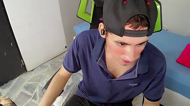 Snapshot of Fernan_flow chatting on November 29, 2:55 am Fernan flow online show from November 29, 2:55 am