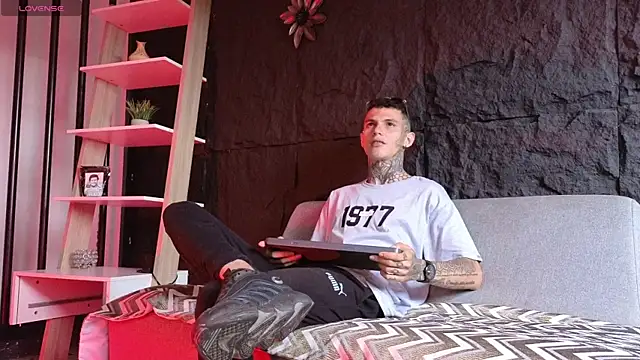 Paulo 527 online show from December 19, 8:44 pm