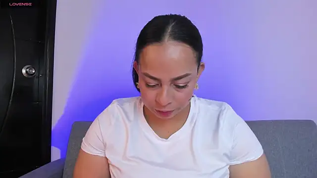 Snapshot of jimena_chic1 chatting on June 24, 6:17 pm jimena chic1 online show from June 24, 6:17 pm