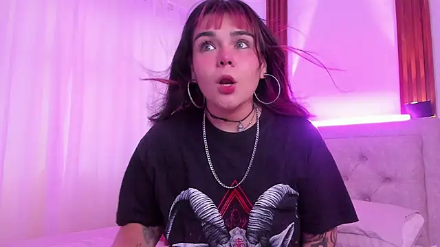 Snapshot of DakottaBluu chatting on November 28, 7:25 pm DakottaBluu online show from November 28, 7:25 pm