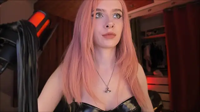 Snapshot of Mistress_Iris chatting on November 27, 6:41 pm Mistress Iris online show from November 27, 6:41 pm