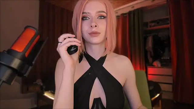 Snapshot of Mistress_Iris chatting on November 26, 11:49 pm Mistress Iris online show from November 26, 11:49 pm