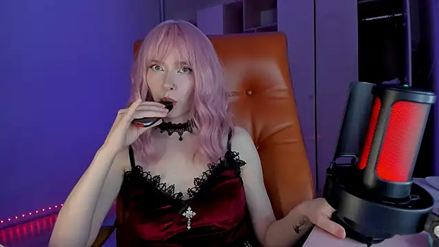 Snapshot of Mistress_Iris chatting on May 3, 4:10 pm Mistress Iris online show from May 3, 4:10 pm