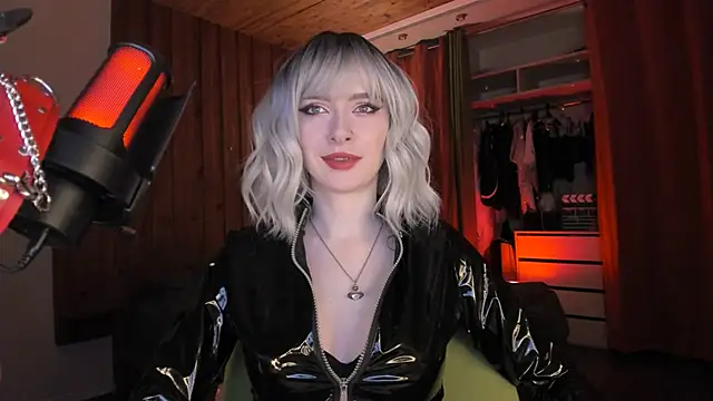 Snapshot of Mistress_Iris chatting on January 10, 11:00 pm Mistress Iris online show from January 10, 11:00 pm
