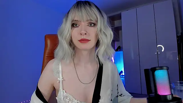 Snapshot of Mistress_Iris chatting on June 9, 5:47 pm Mistress Iris online show from June 9, 5:47 pm