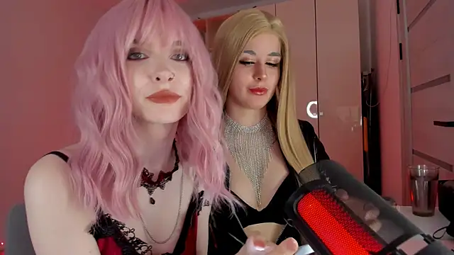 Snapshot of Mistress_Iris chatting on May 20, 4:37 pm Mistress Iris online show from May 20, 4:37 pm