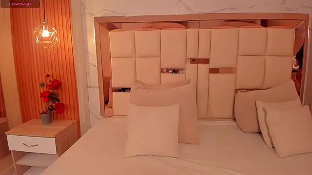 samantha quinnn online show from April 8, 4:14 am