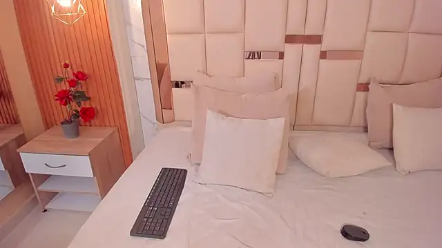 samantha quinnn online show from February 12, 4:12 am