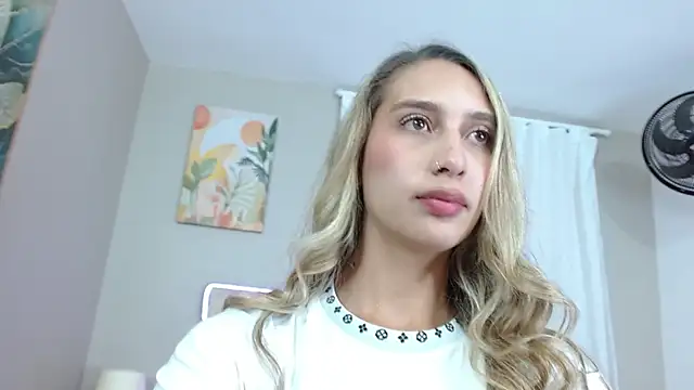 Snapshot of giselleestrella chatting on November 27, 1:11 pm giselleestrella online show from November 27, 1:11 pm