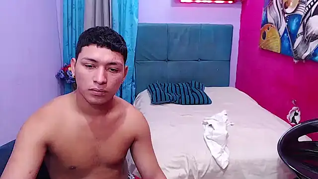 Snapshot of twinks_fuck chatting on July 14, 11:33 pm twinks fuck online show from July 14, 11:33 pm