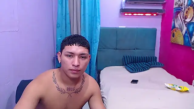 Snapshot of twinks_fuck chatting on August 4, 12:04 am twinks fuck online show from August 4, 12:04 am